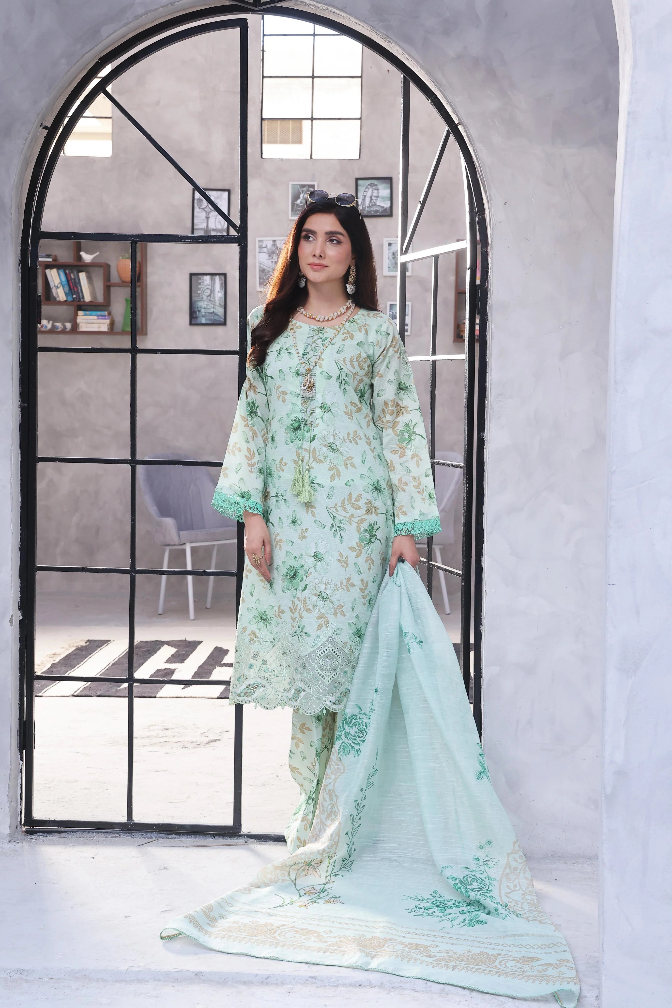 Pearl ChikanKari Lawn Unstitched 3 PCs