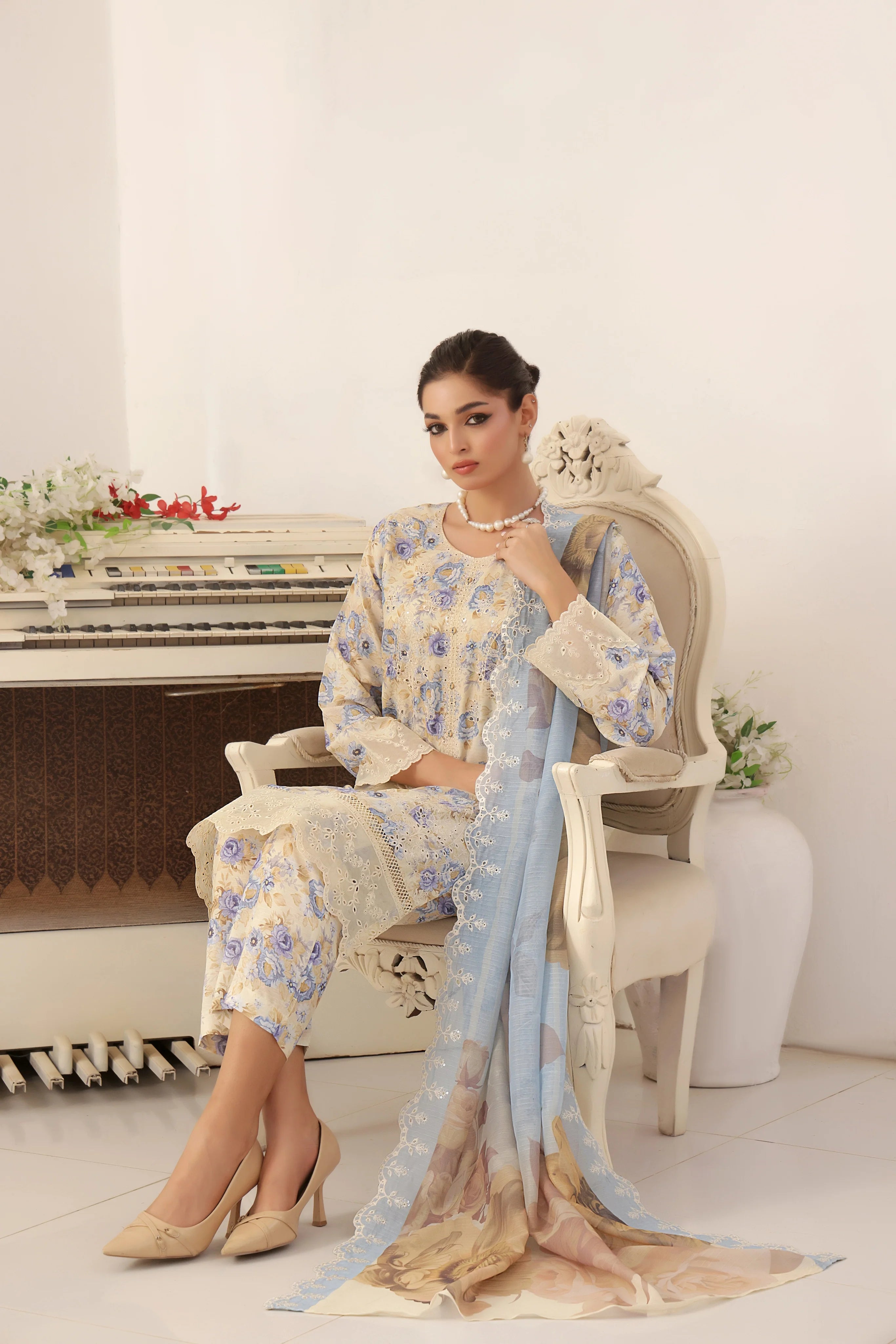 ZARNAZ Floral Gray, Creamy White Pret 3 PCs