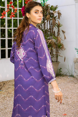 girl posing in lilac color dress by buraqstore trendy look