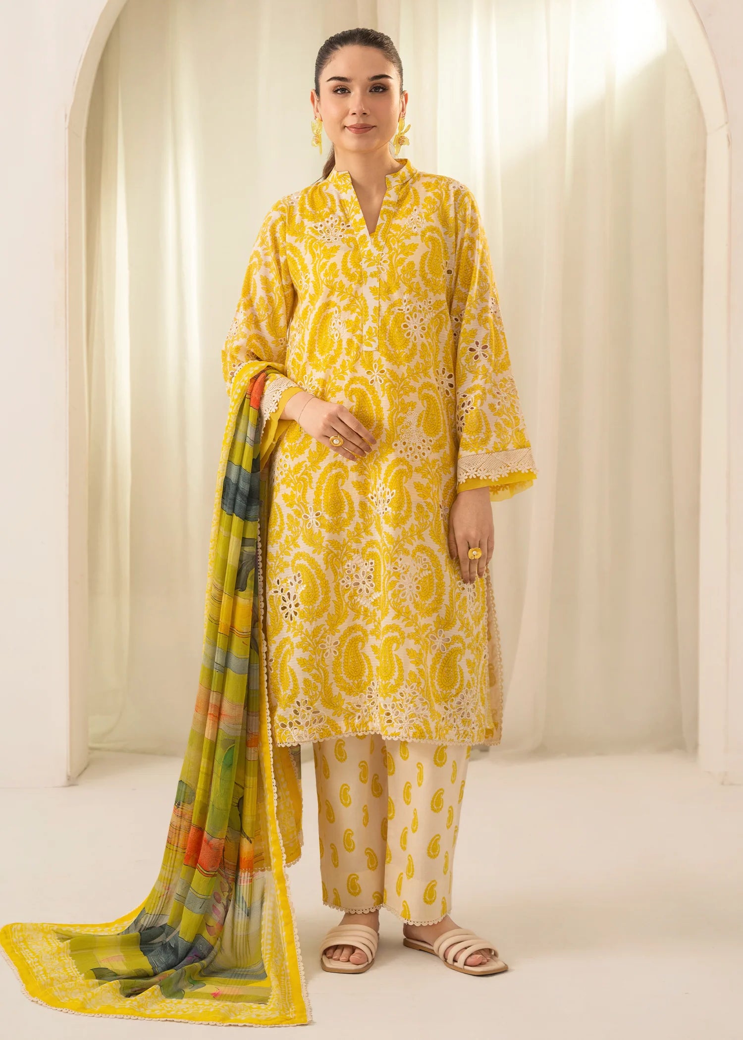 DL - 05 | Embroidered Chikankari Lawn 3 PCs