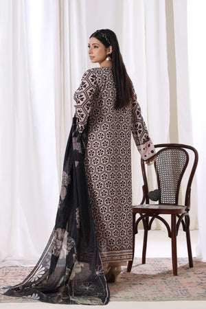 Young woman in Monochrome Mosaic chiffon pret from Buraqstore, perfect party dress