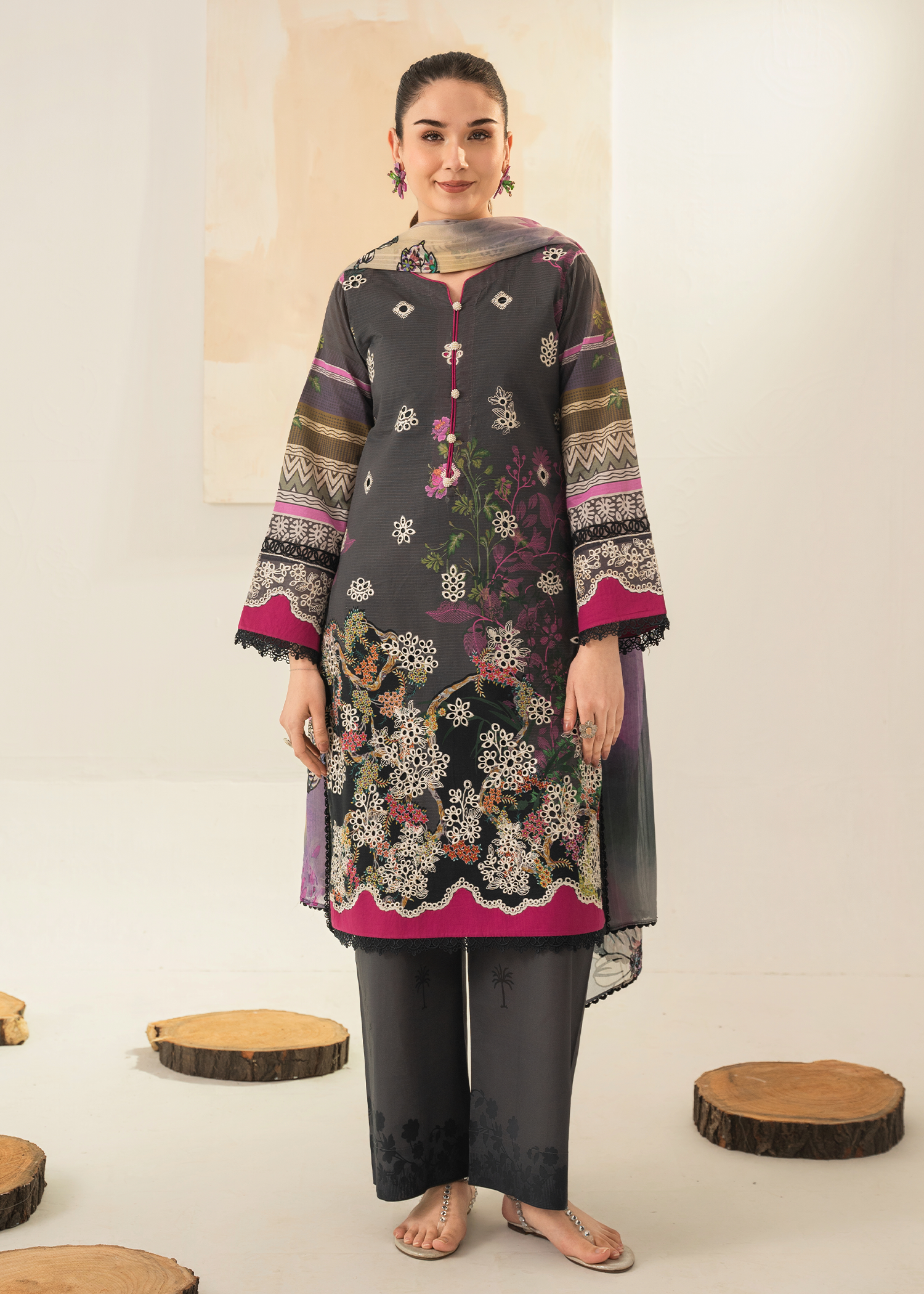 DL - 06 | Embroidered Chikankari Lawn 3 PCs