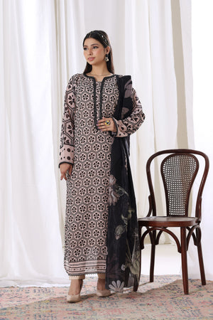 Model wearing Monochrome Mosaic chiffon pret from Buraqstore, stylish women’s dress