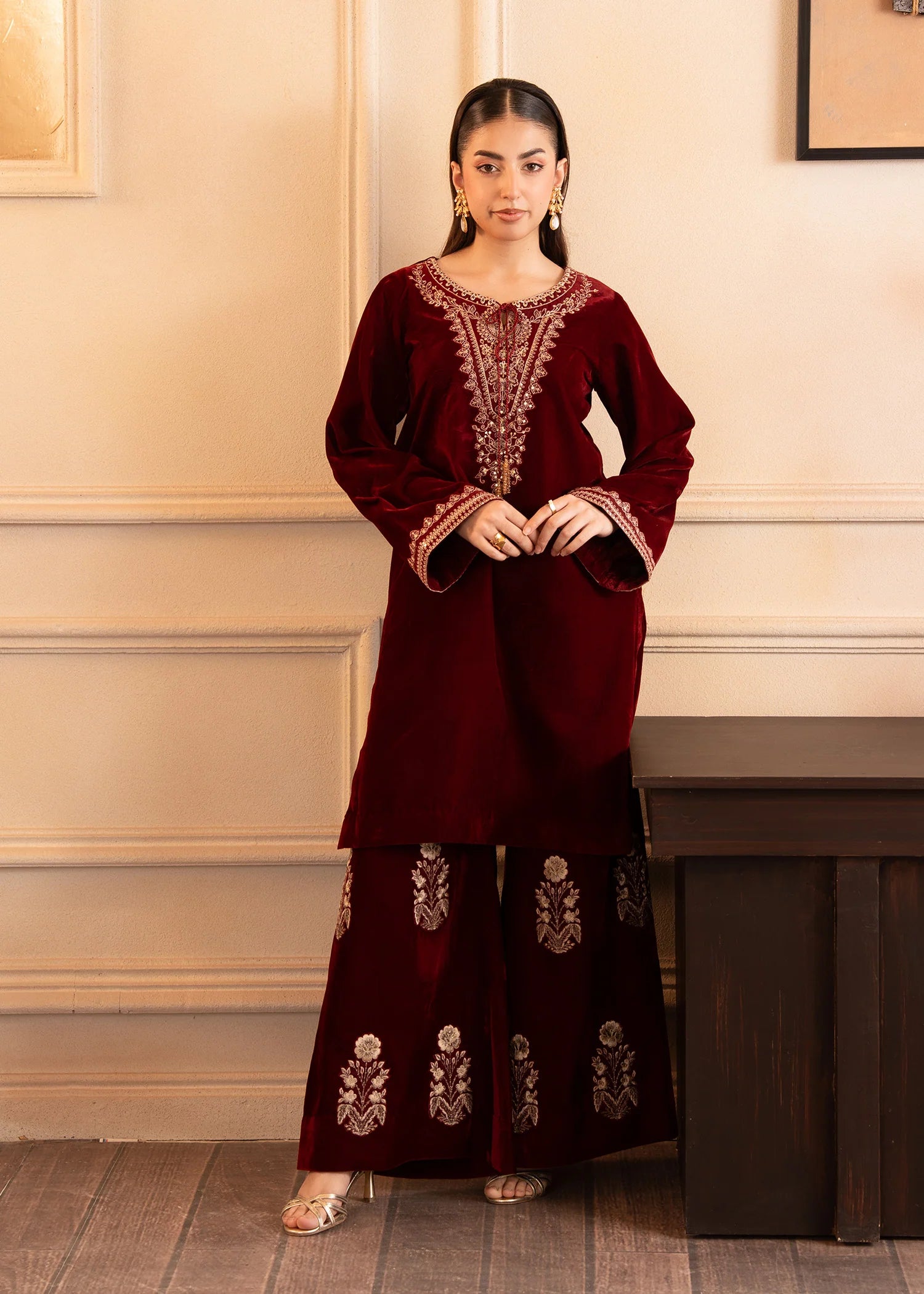 CRIMSON GRACE VELVET EMBROIDERED PRET 2Pcs
