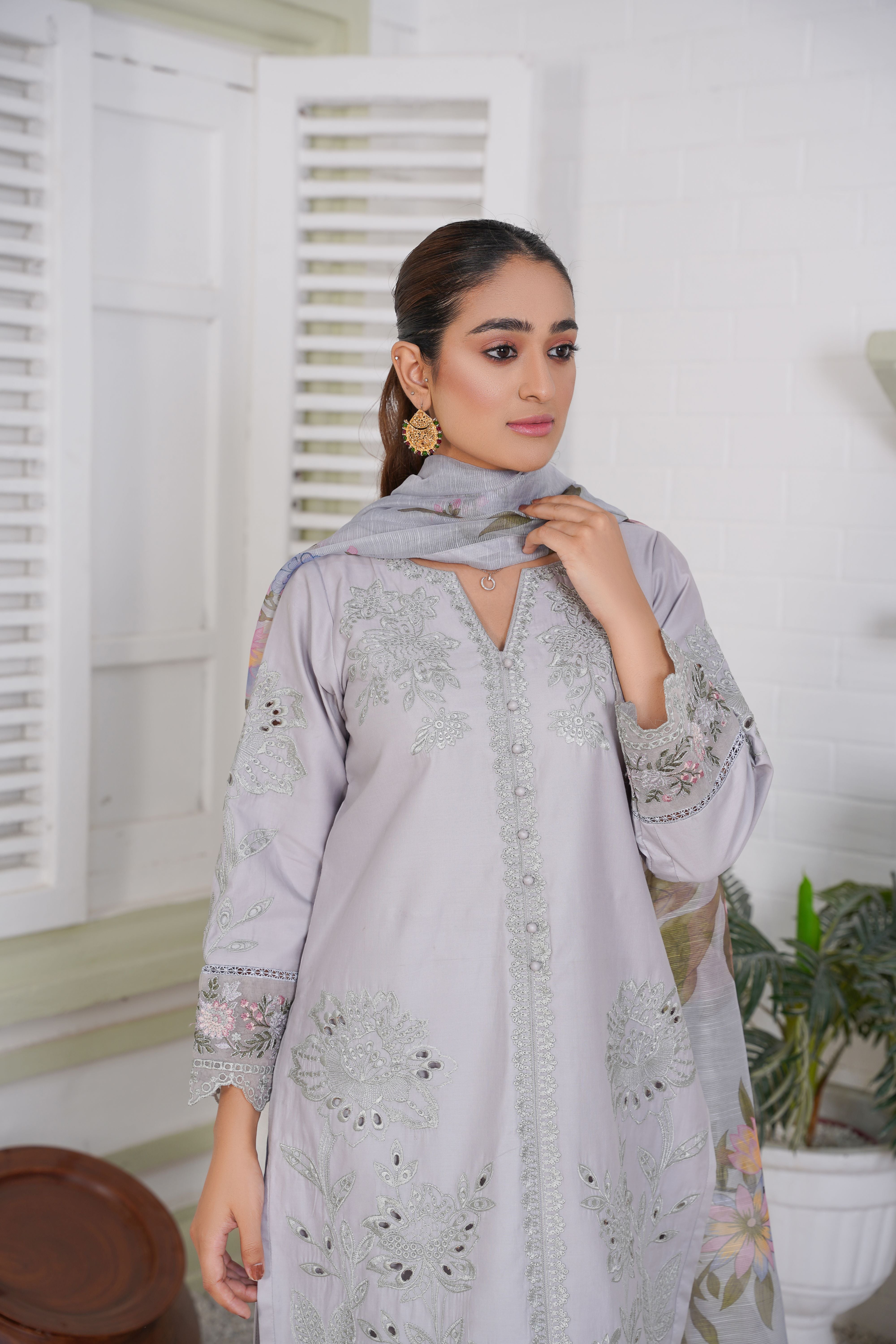 Girl wearing embroidered pret outfit by Buraqstore with soft glam styling