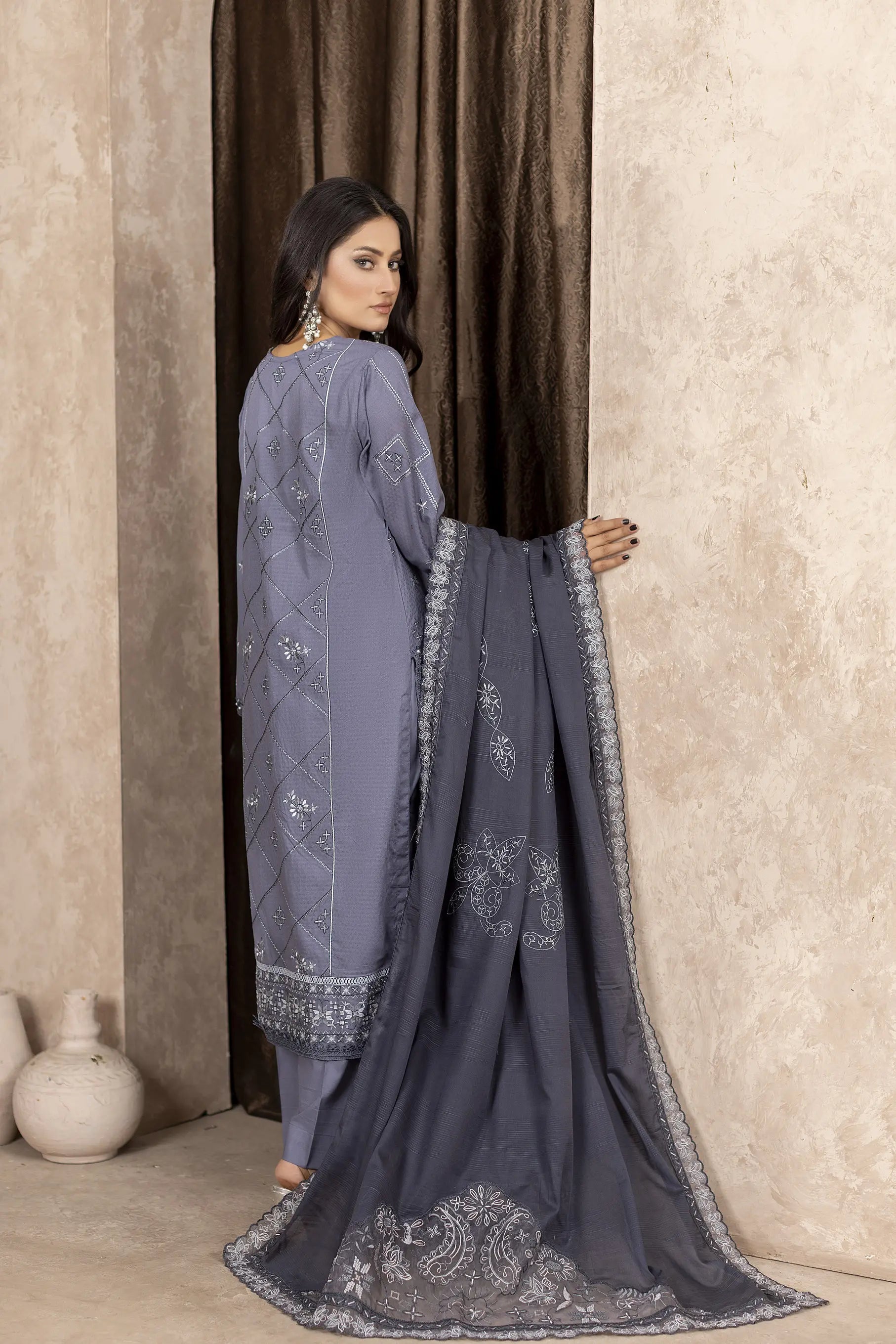 Qalb D-37 : Unstitched Embroidered Lawn 3PCs