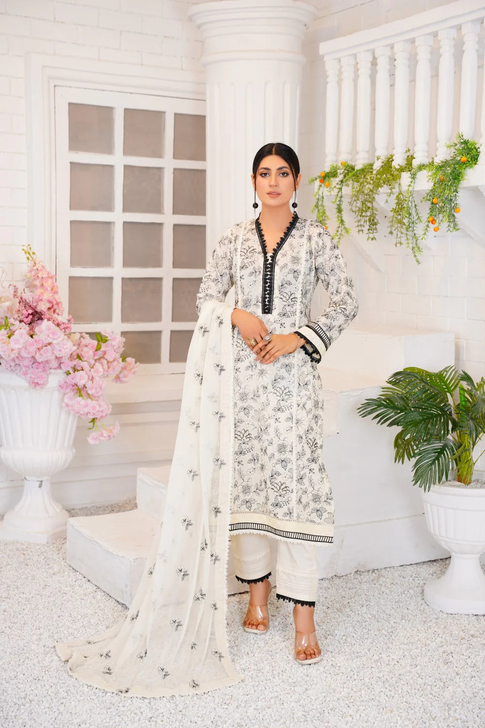 Embroidered Lawn Unstitched 3Pcs