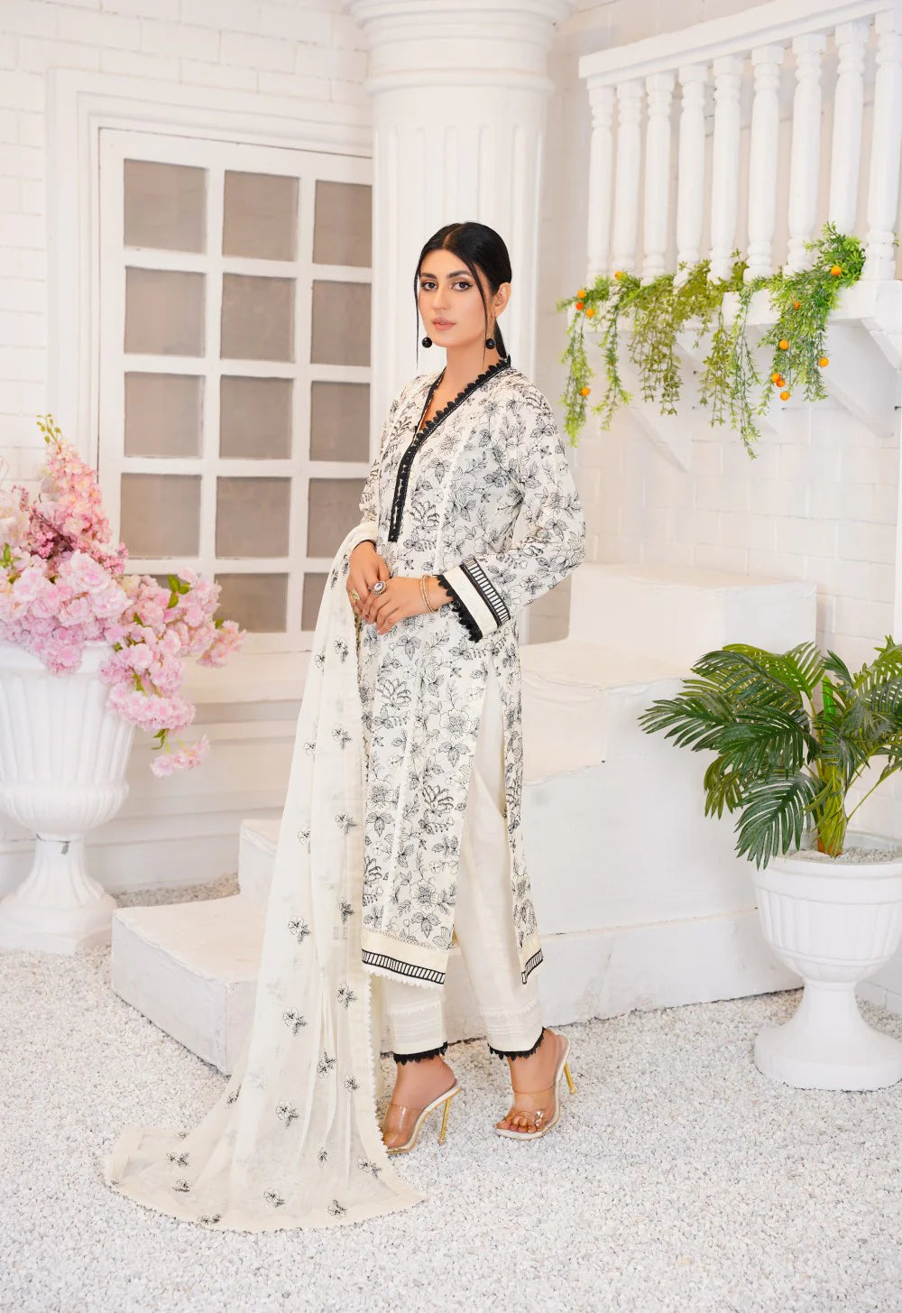 Embroidered Lawn Unstitched 3Pcs