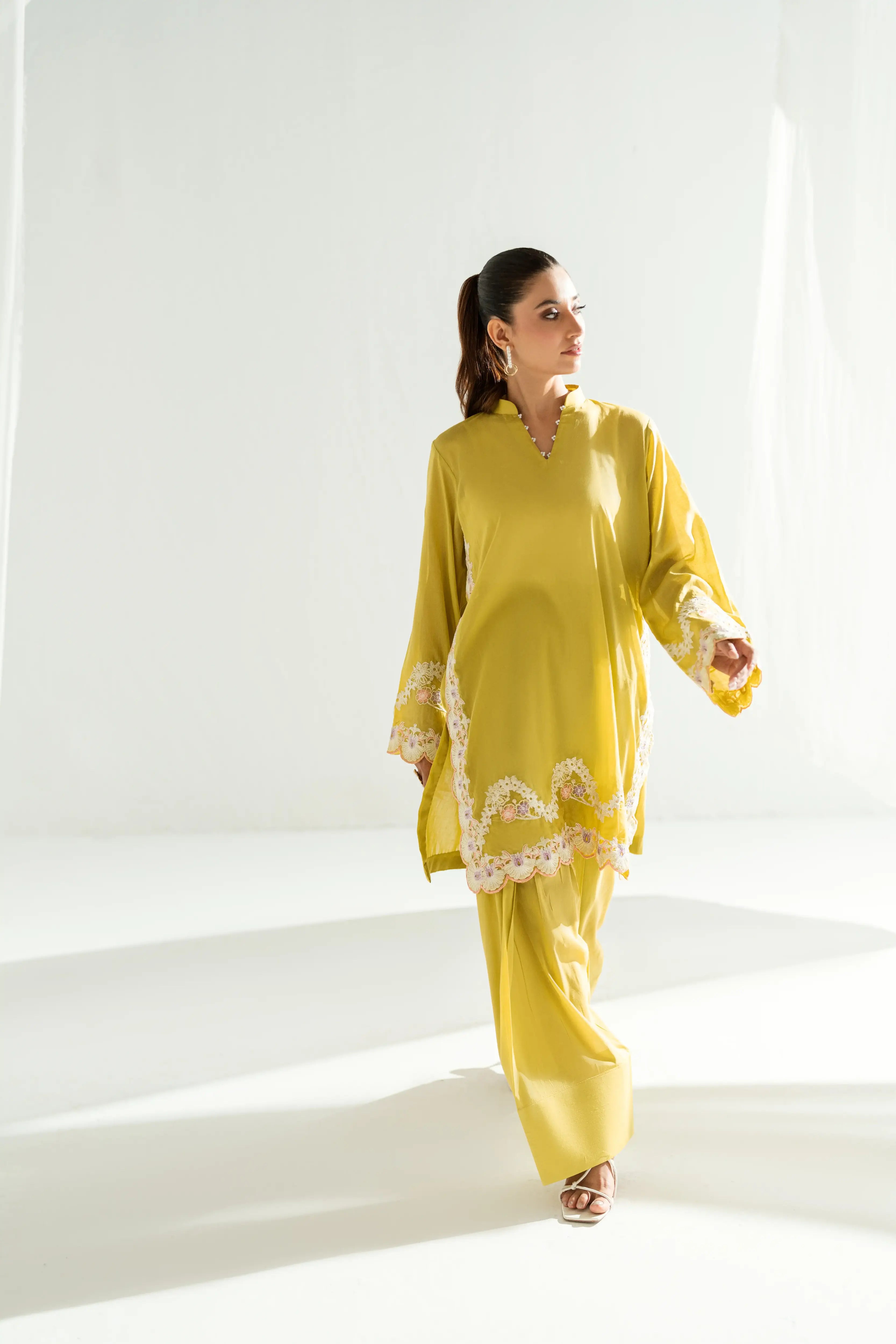 SF 245 Embroidered Lawn Pret 2 PCs