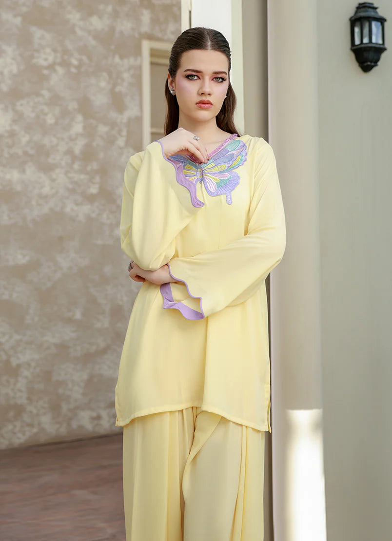 girl posing in yellow silk style dress by buraqstore elegant look
