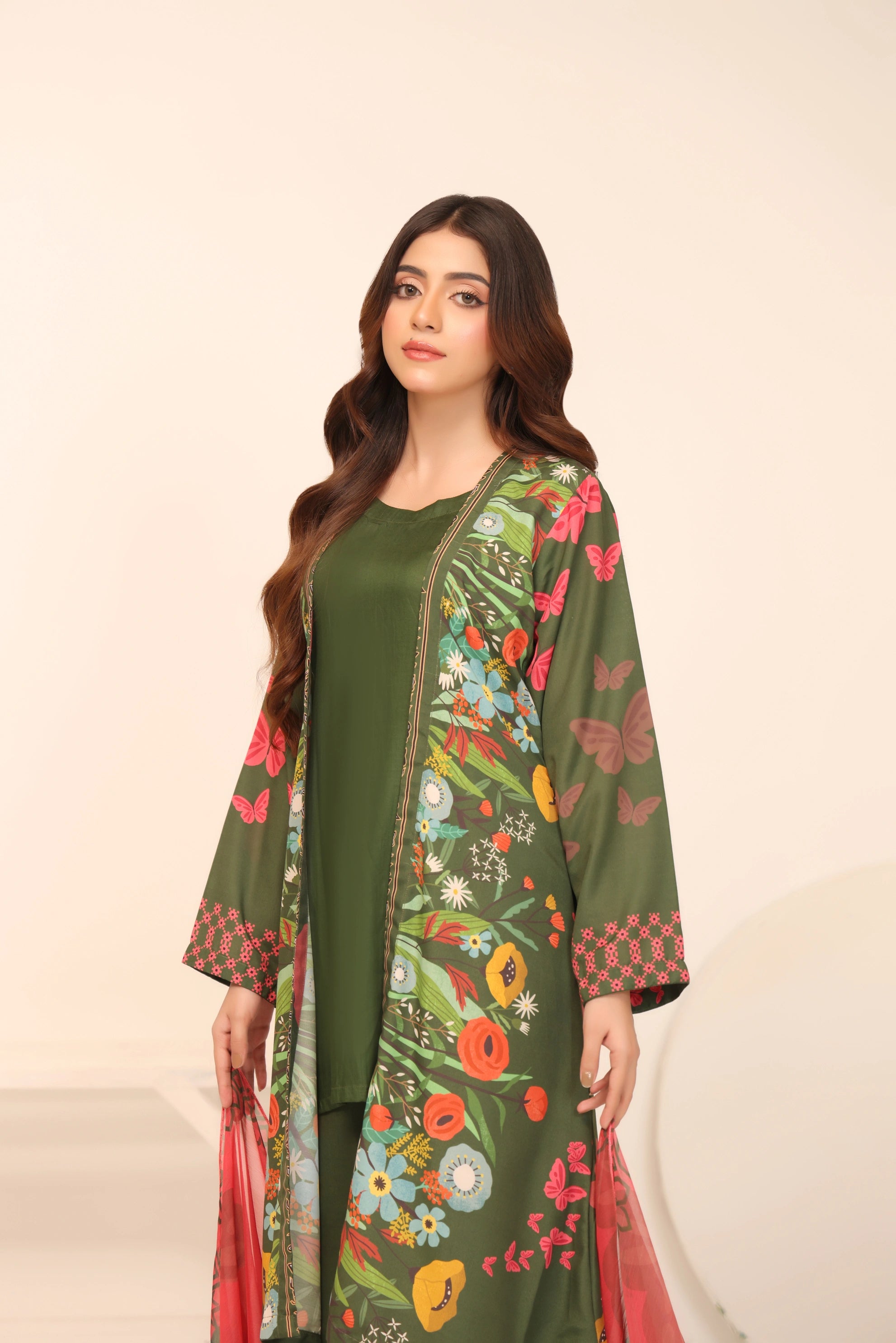 girl posing in sapphire green dress by buraqstore soft look