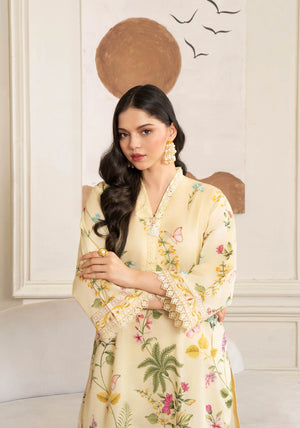 girl posing in mustard yellow dress by buraqstore trendy look