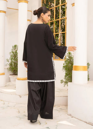 Model wearing solid co ord set, side view showing the fit of the cotton 2-piece set, Buraqstore