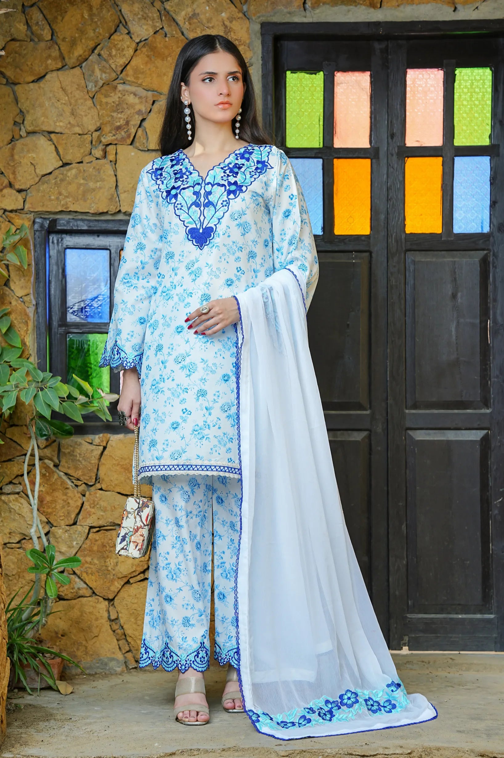 new design of lawn dresses Lawn Trends 2026: Colours, Prints & Design Direction for Pakistani Sum Iznik