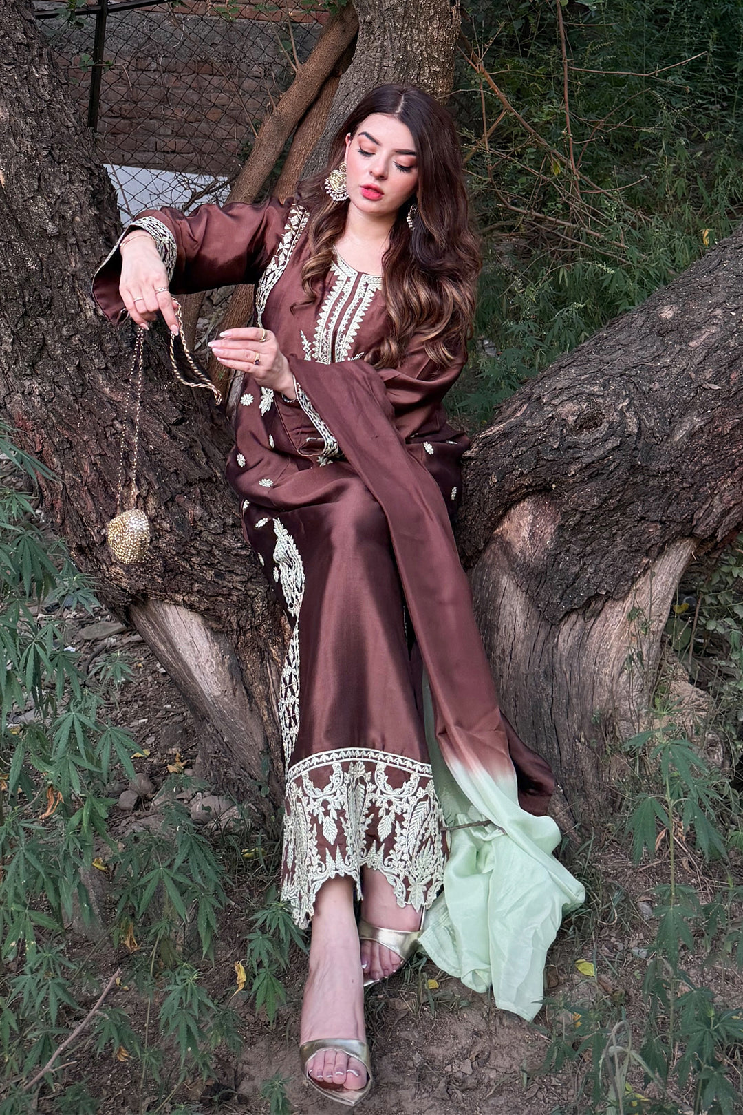Rich brown kaftan dress Pakistan elegant kaftan dresses online Pakistan BuraqStore