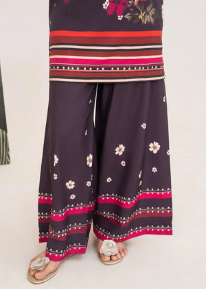 Model wearing dark blue dress, side view showing the fit of the printed grip 2PC, Buraqstore