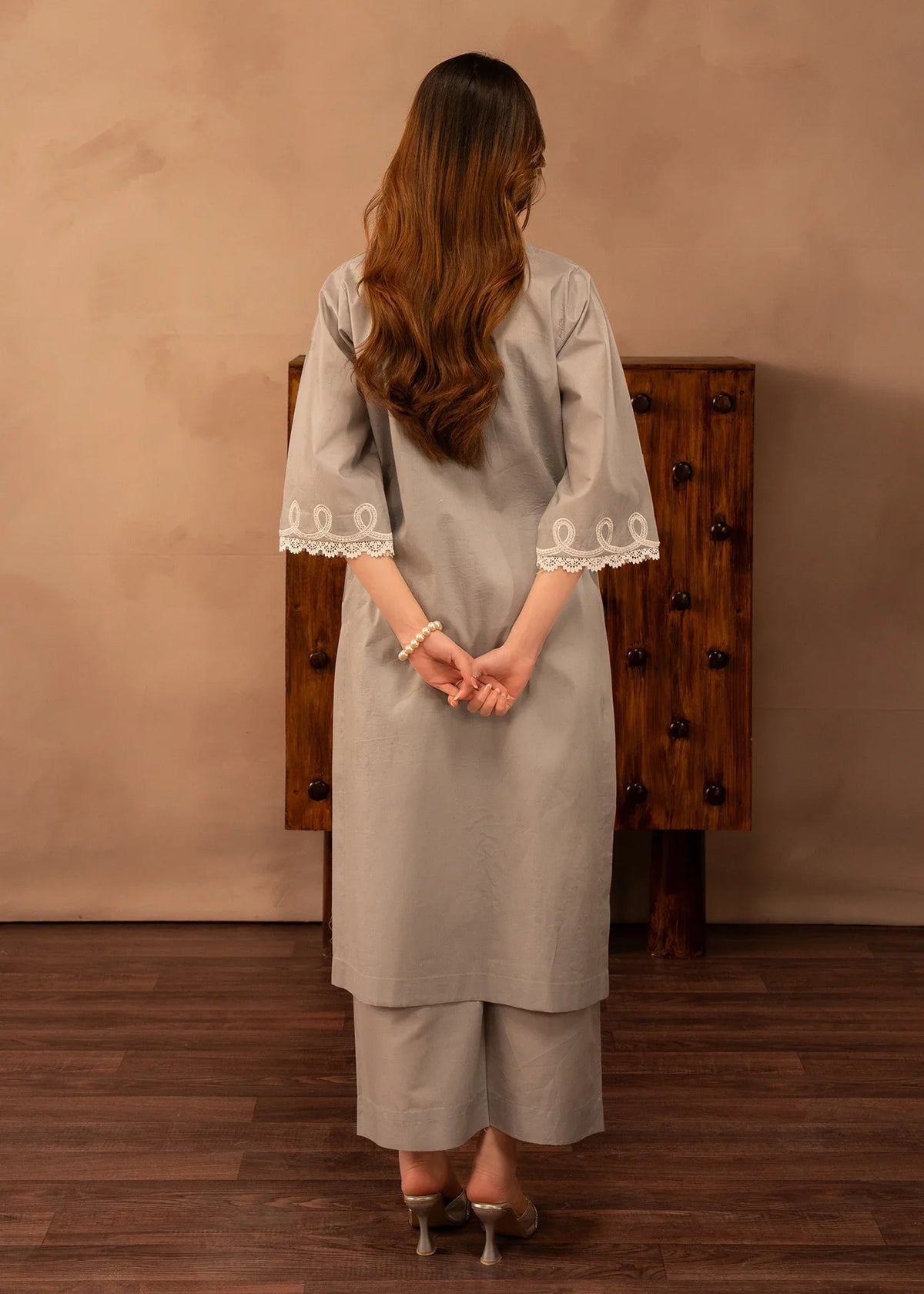 Women wearing simple lawn dress design, close-up of the embroidery on the lawn shirt, Buraqstore