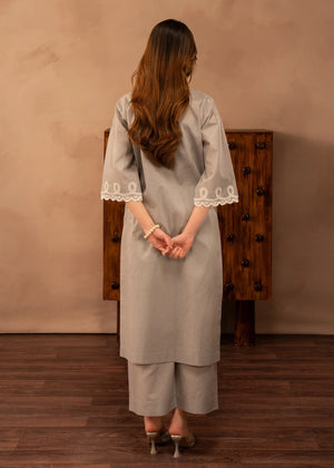 Women wearing simple lawn dress design, close-up of the embroidery on the lawn shirt, Buraqstore