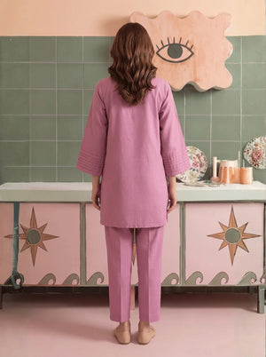 Model wearing mauve color dress, side view showing the fit of the shirt and trouser 2PC, Buraqstore