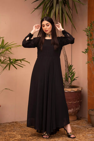 girl posing in black dress buraqstore with modern tailored fit