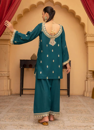 Model wearing teal blue color dress, side view showing the fit of the bana dora 2-piece set, Buraqstore