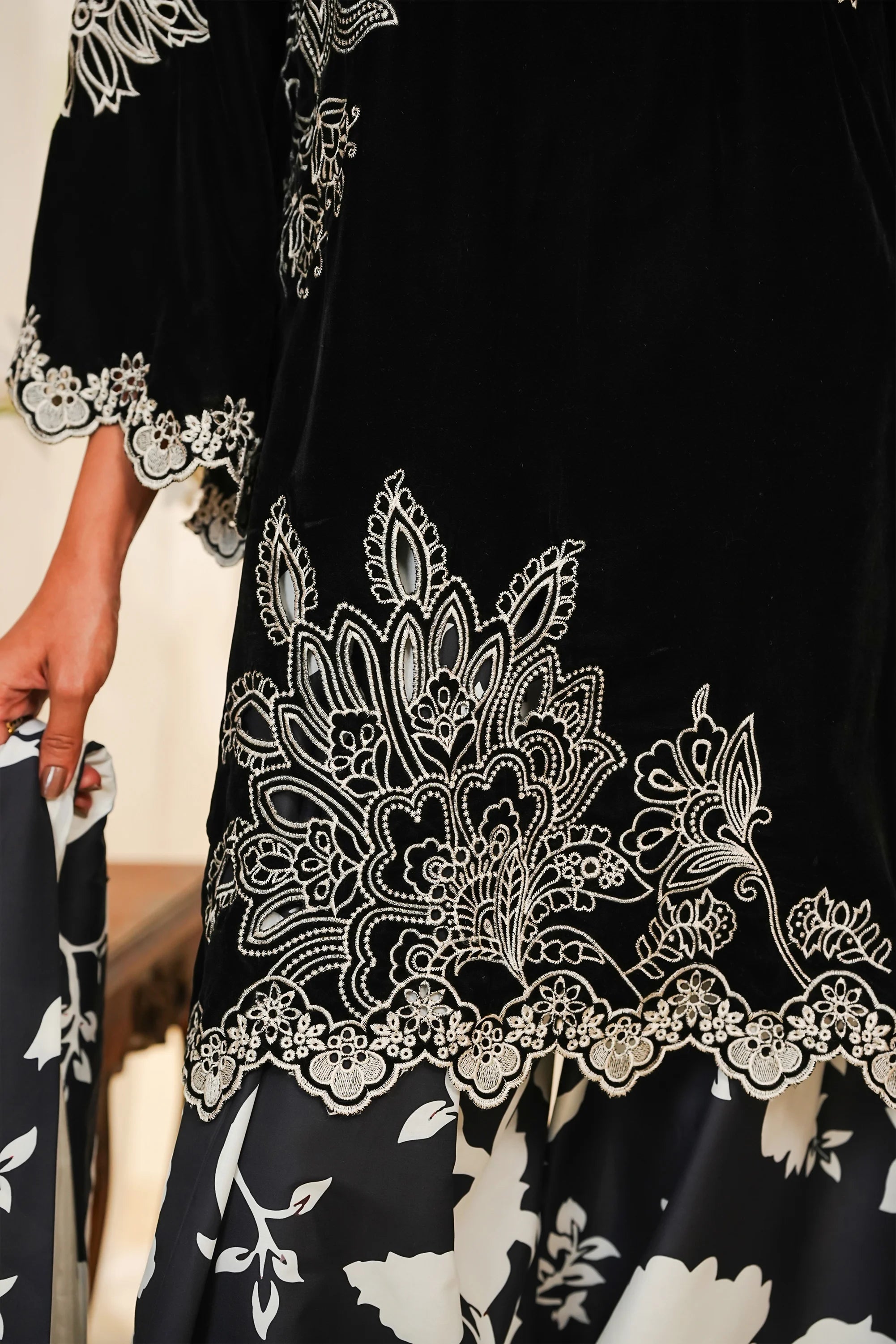 Pearl Noir Luxury Pret