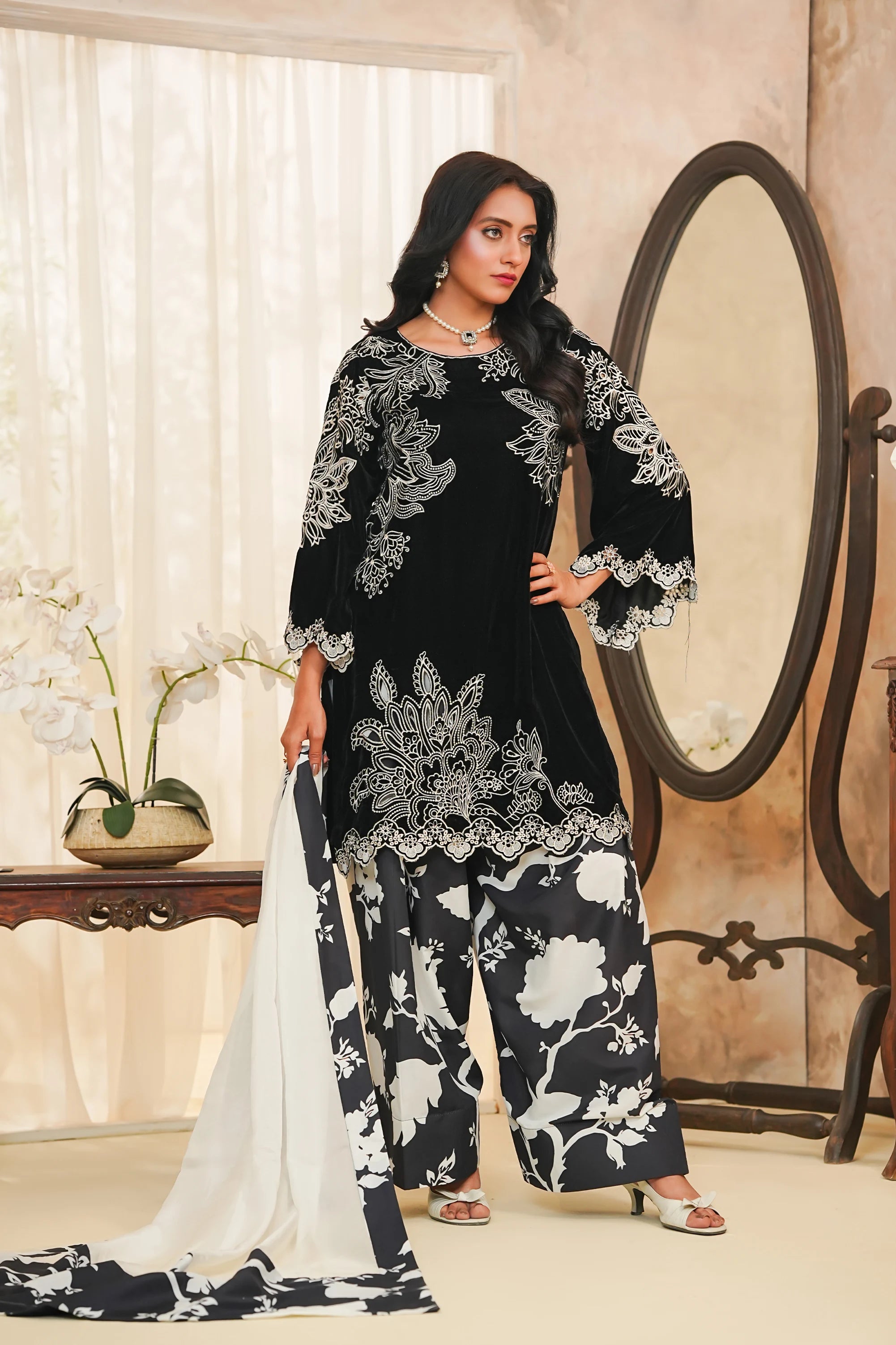 Pearl Noir Luxury Pret