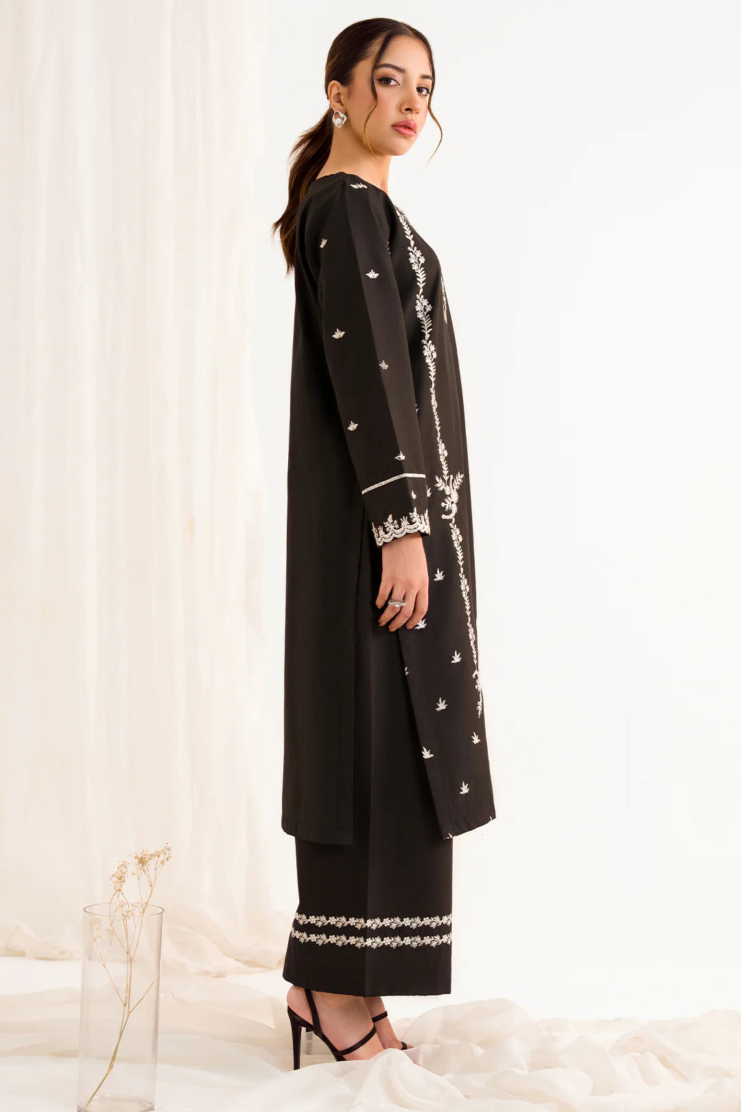 Black Dahlia - NV14D06 Lawn Pret 2 PCs