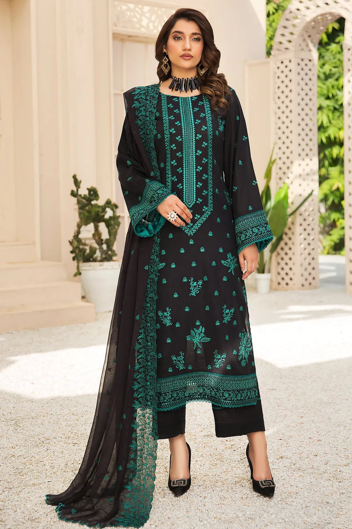 DK-43 Unstitched Embroidered Lawn 3 PCs