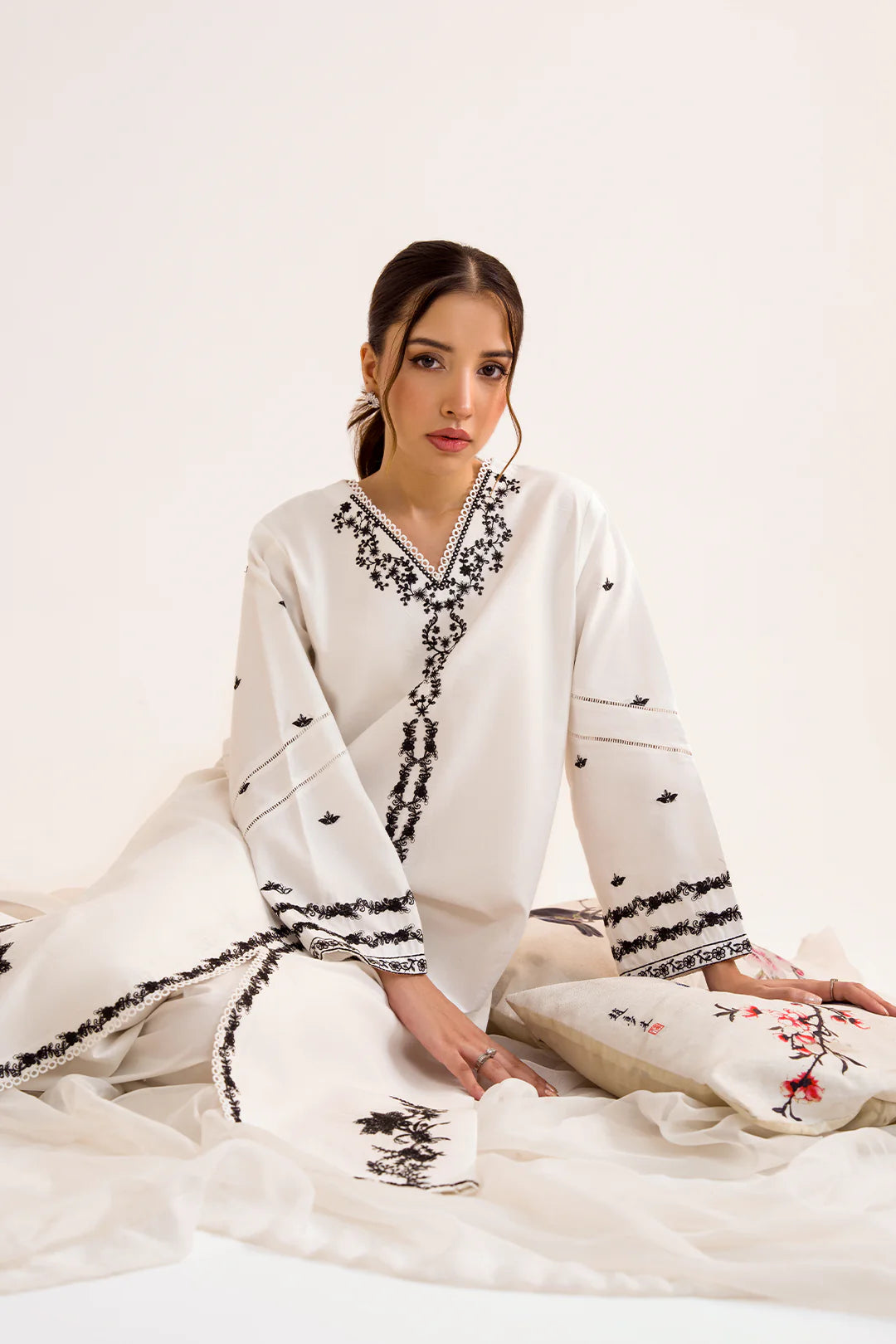 Moonlit Maze - NV14D04 Lawn Pret 2 PCs