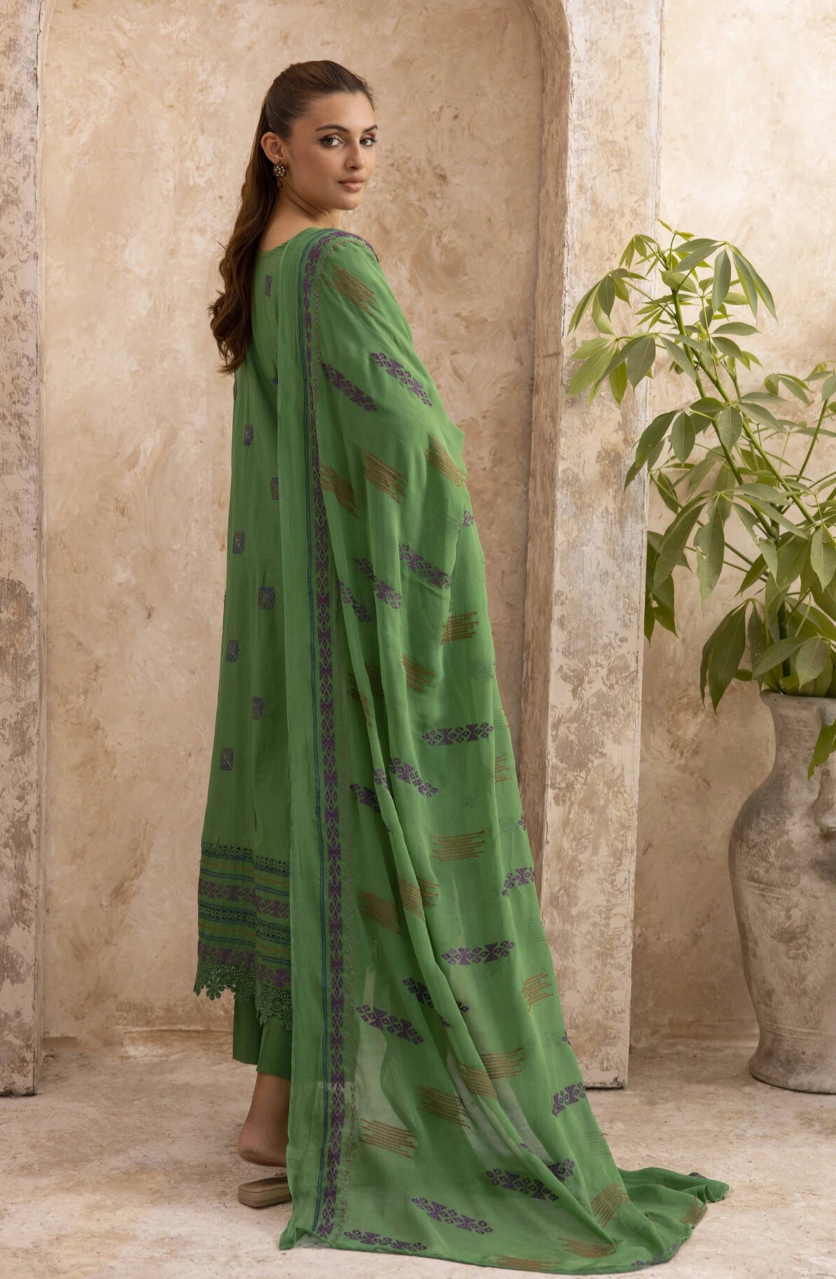 Mahhe MH-08 : Unstitched Lawn 3PC