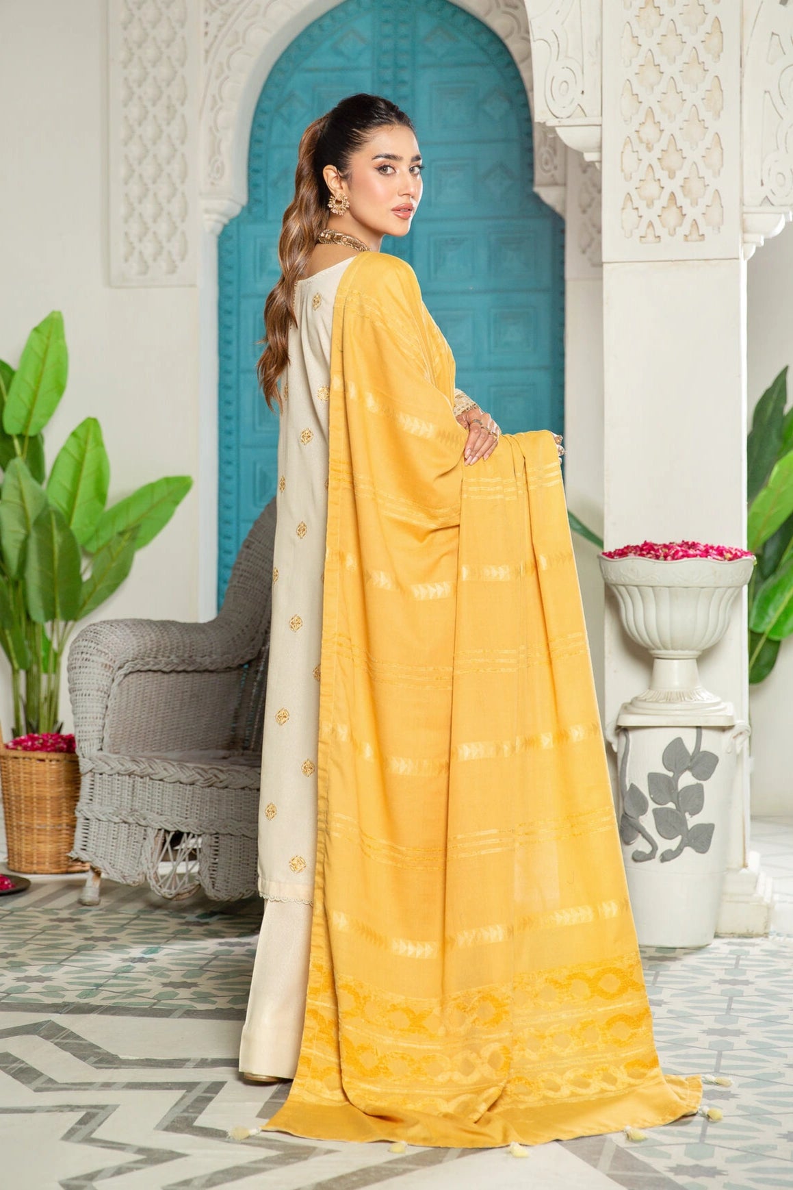 Rawayat R-08 : Embroidered Slub Karandi 3PC