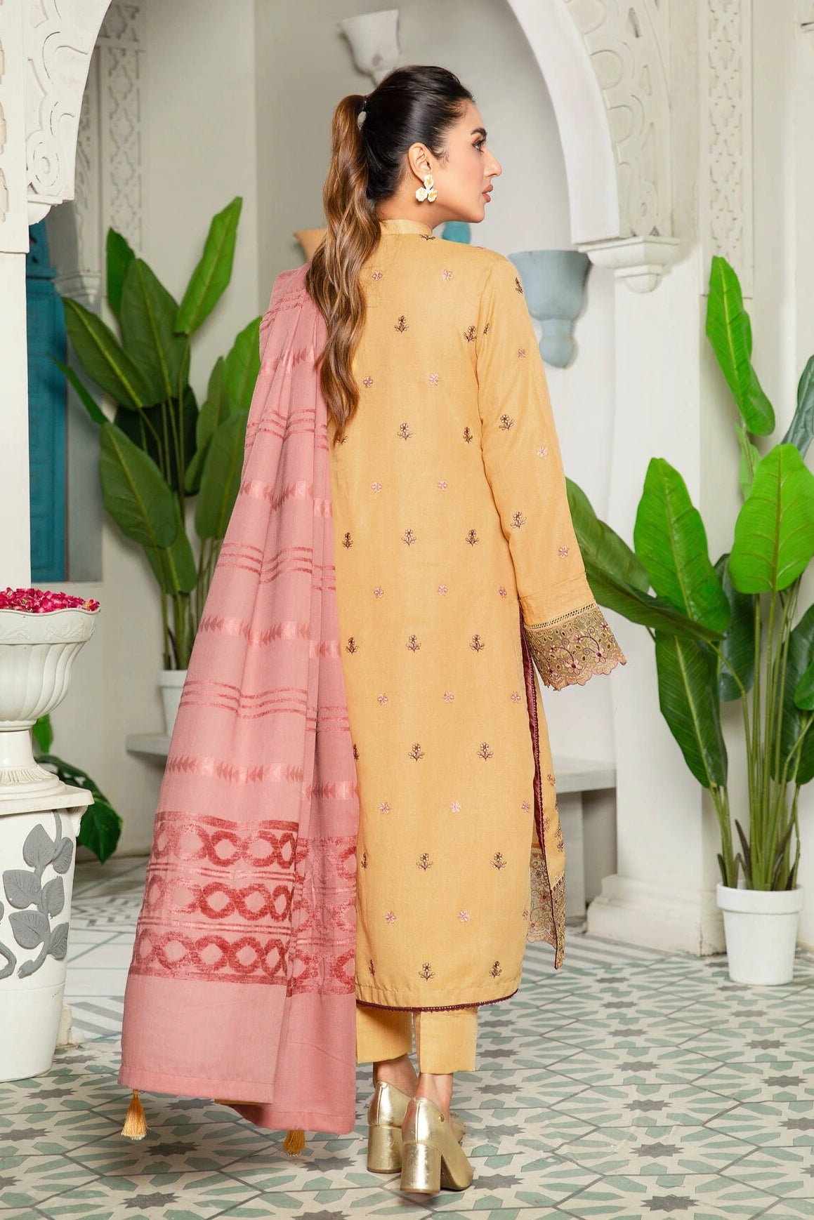 Rawayat R-11 : Embroidered Slub Karandi 3PC