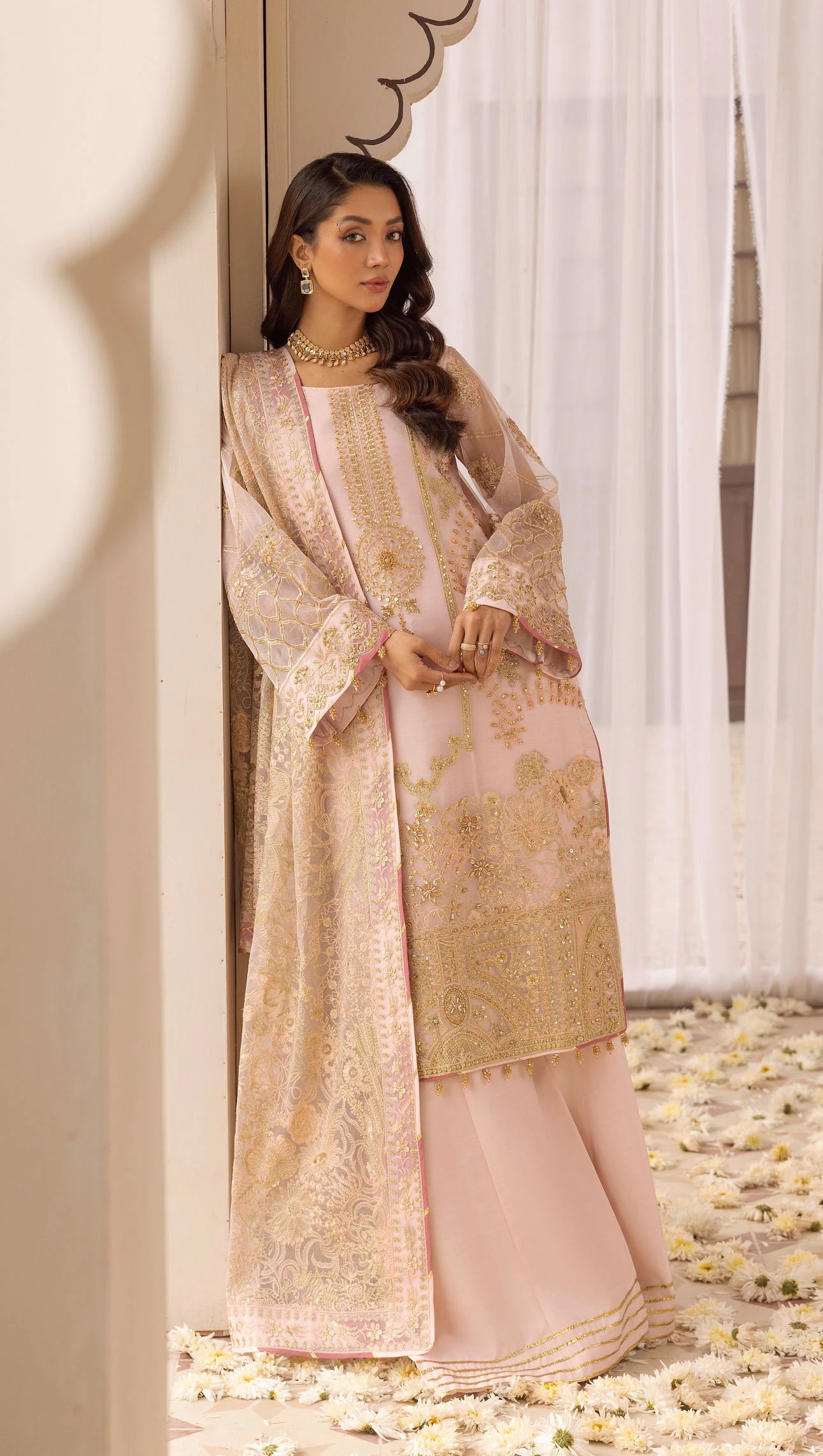 Dur e Fishan D04 Net – Heavy Embroidered Outfit