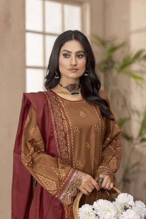 Girl wearing brown lawn outfit by Buraqstore styled with summer dupatta drape