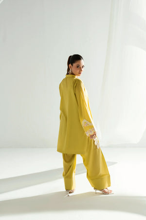 girl posing in yellow dress design by buraqstore summer outfit