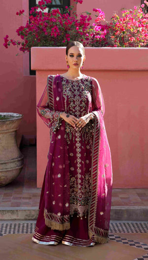 girl posing in purple dress design by buraqstore trendy look