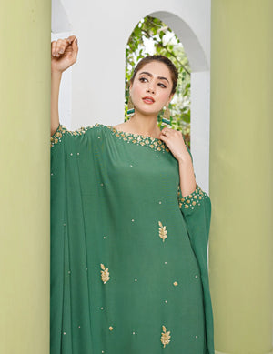 girl posing in green kaftan dress by buraqstore stylish look