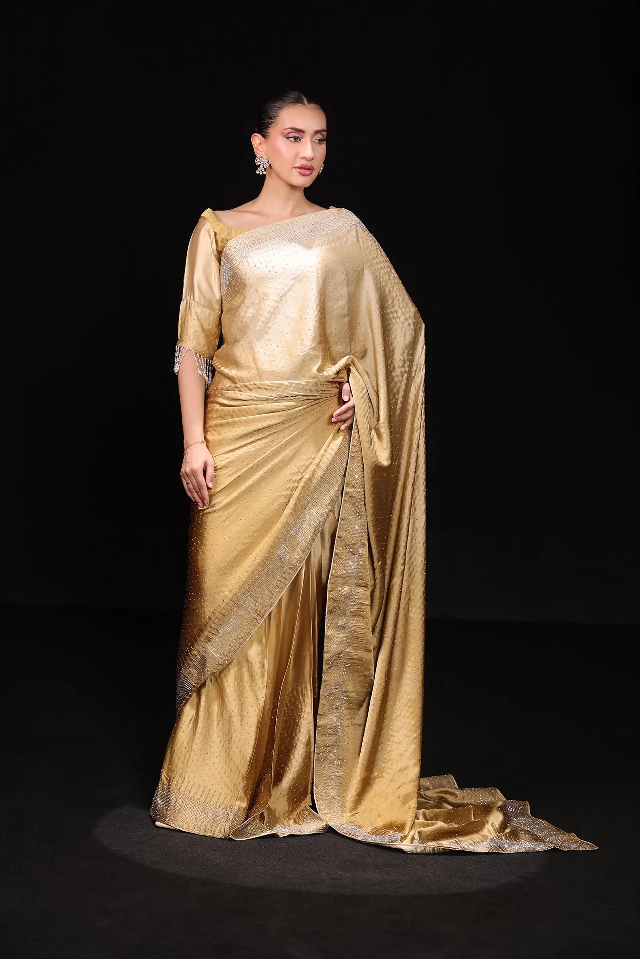 Gold luxe Embroidered Silk Saree 2Pcs