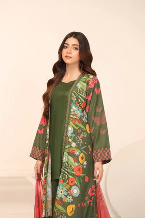 girl posing in sapphire green dress by buraqstore soft look