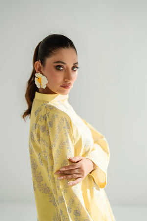 girl posing in yellow dress by buraqstore traditional style