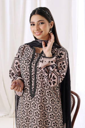 Female model showcasing Monochrome Mosaic chiffon pret Buraqstore, elegant ladies outfit