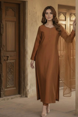 Girl wearing luxurious silk dress by Buraqstore with festive look