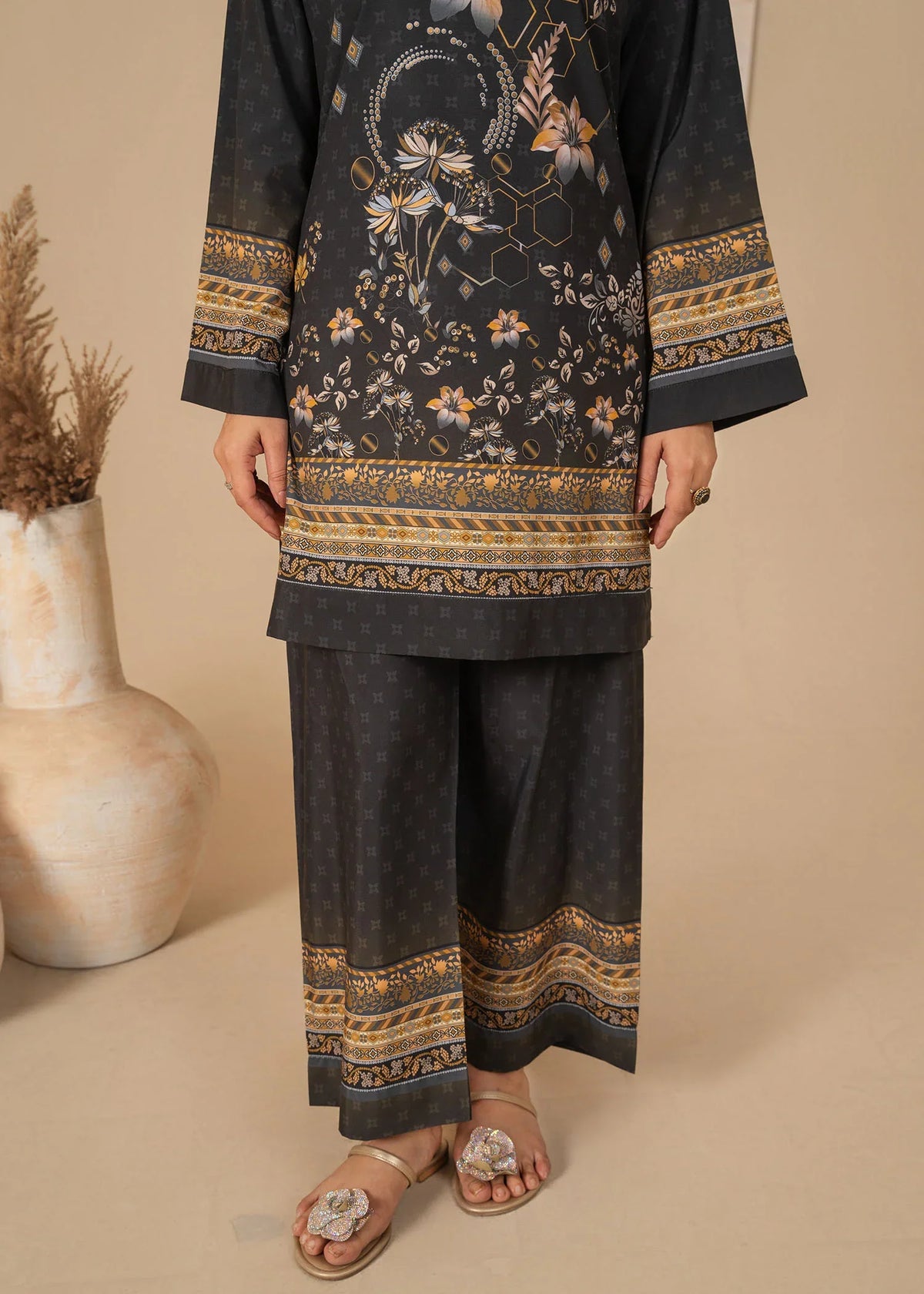 Women wearing black dress design, back view of the printed grip shirt and trouser, Buraqstore