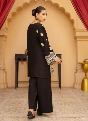 Women wearing black dress for women, close-up of the embroidery on the bana dora fabric, Buraqstore