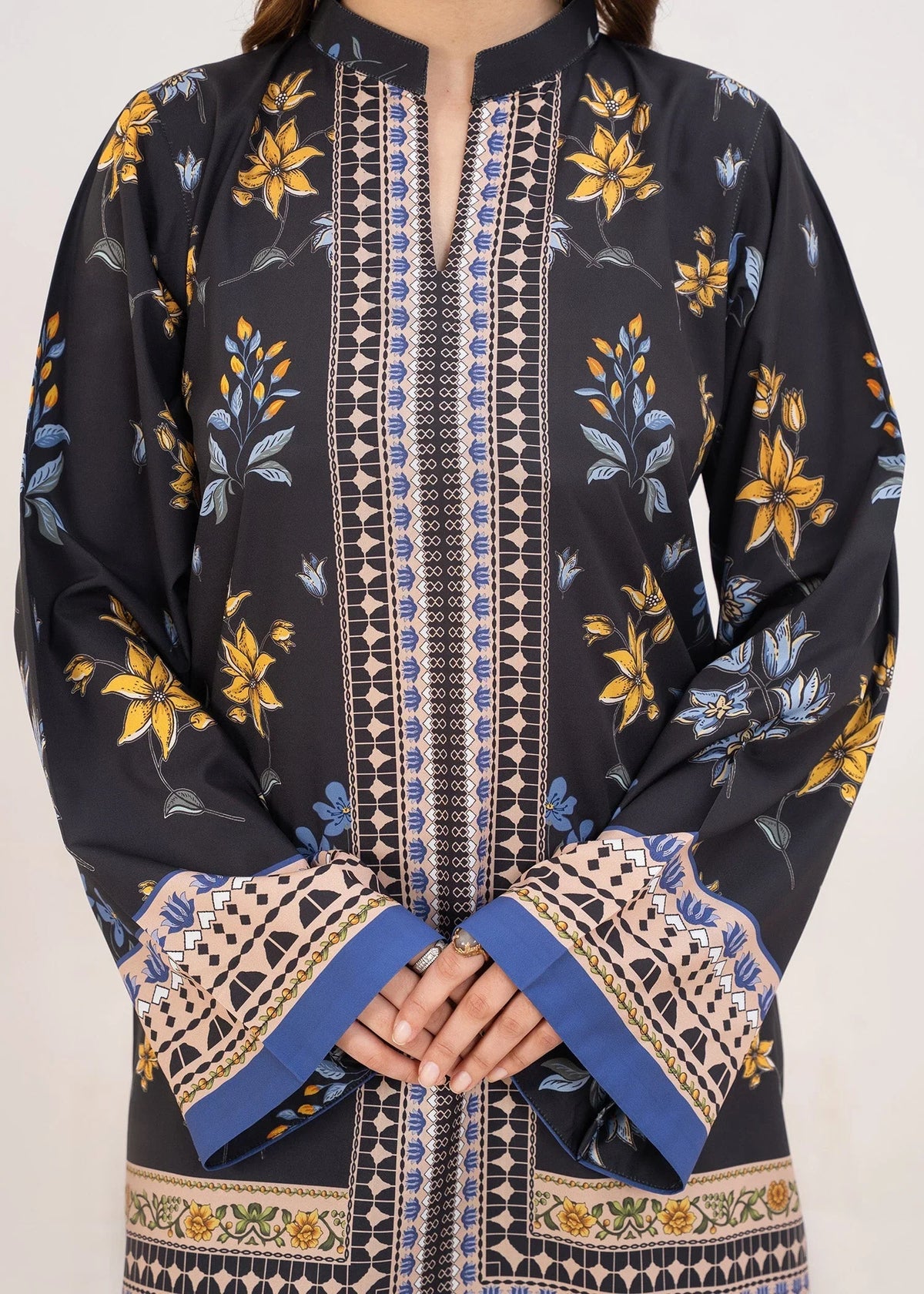 Women wearing black co ord set as an everyday outfit, shop printed grip 2-piece online at Buraqstore