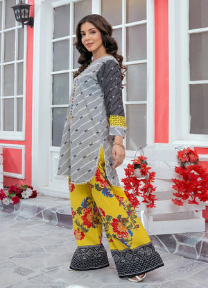 Women wearing black colour dress, close-up of the print on the lawn shirt, Buraqstore