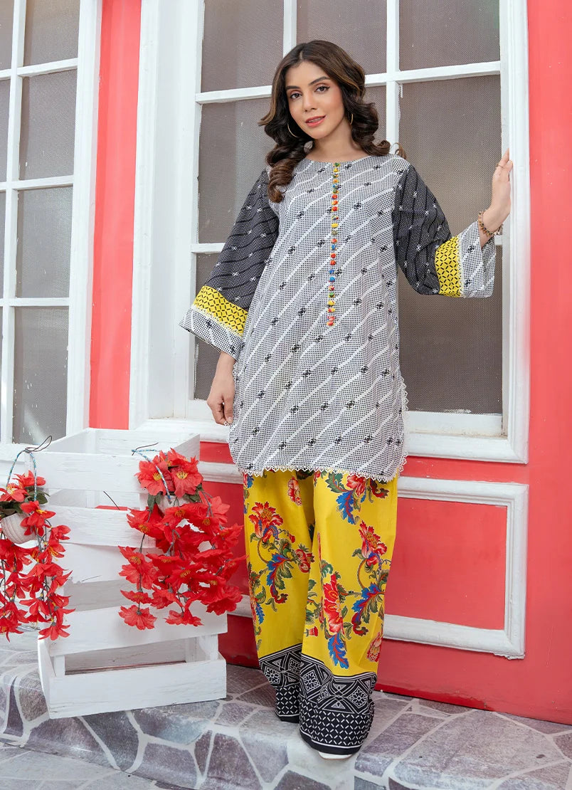 Model wearing black colour dress, side view showing the fit of the printed lawn 2PC, Buraqstore
