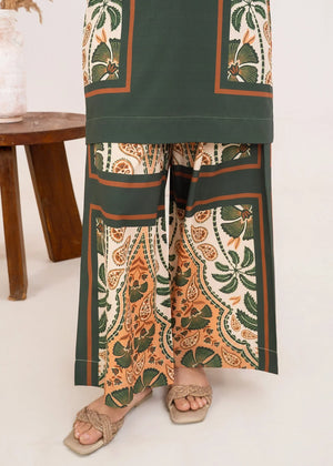 Model wearing dark green co ord sets Pakistan, close-up of the print on the poly lawn top and bottom, Buraqstore