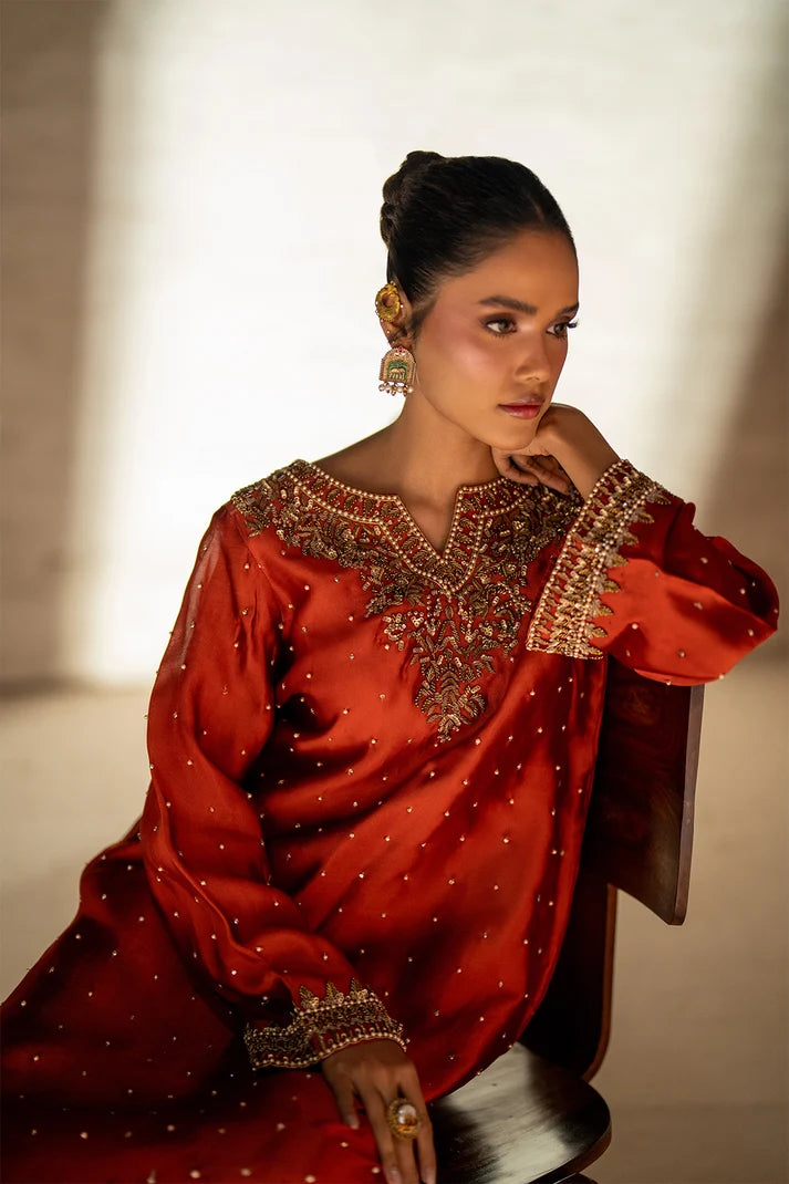 Model wearing deep rust kaftan dress price in pakistan set as a party look, shop sheesha silk kaftan online at Buraqstore